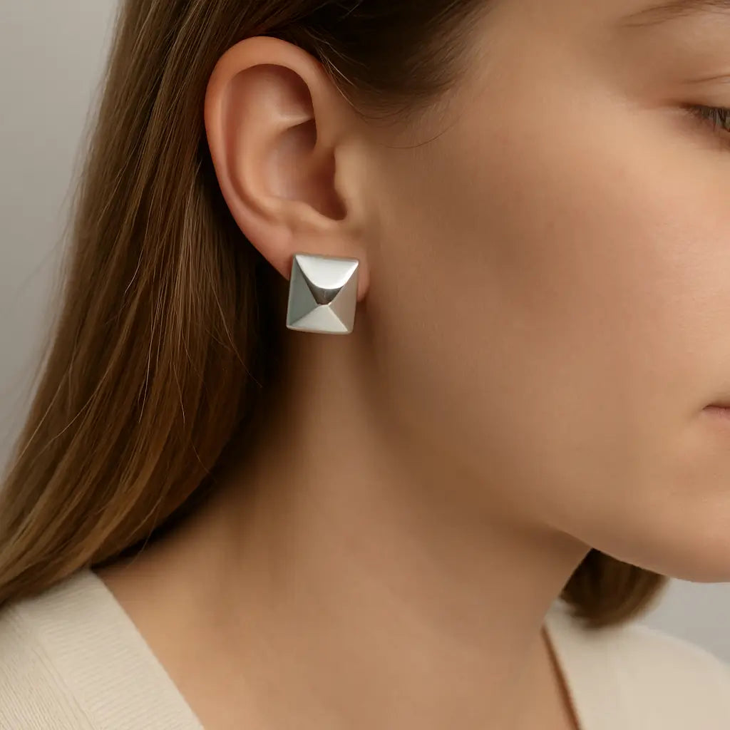 Pyramid Stud Zilver Oorbellen