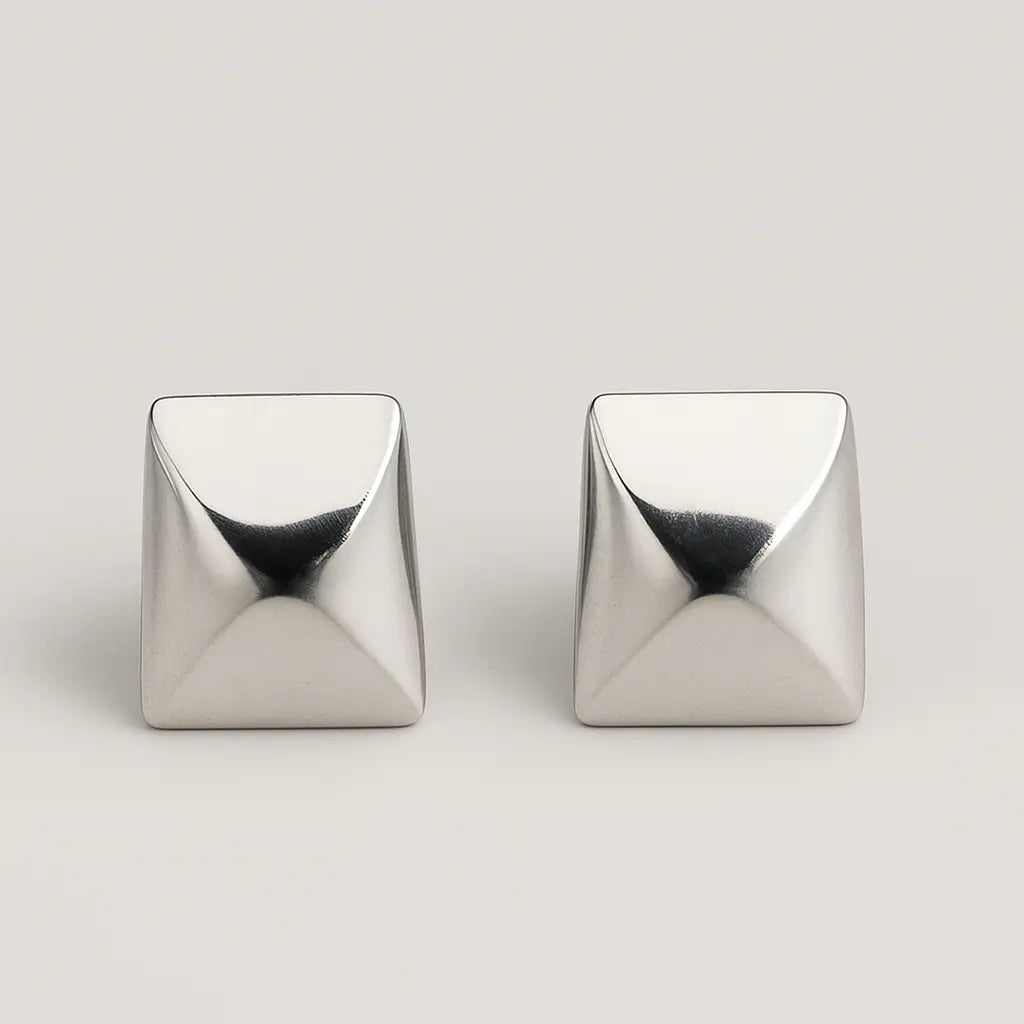 Pyramid Stud Zilver Oorbellen